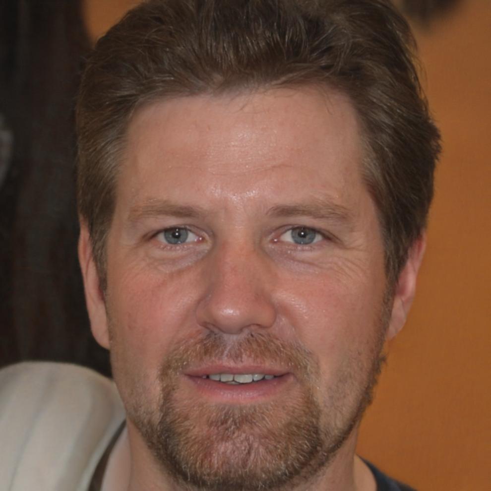 Michael Schneider, Senior Finanzanalyst